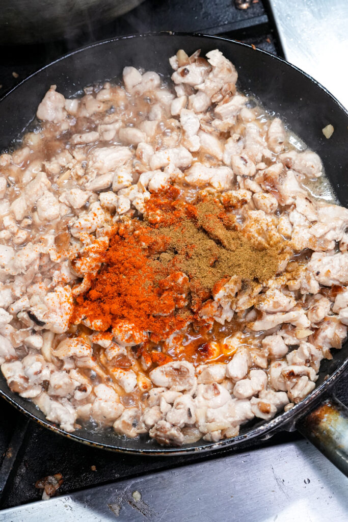 Seasoned chicken mixture for empanada filling