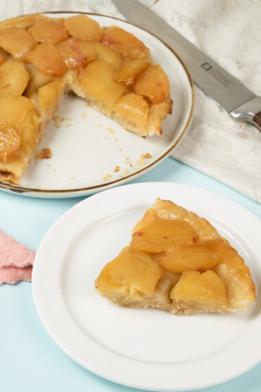 Serving homemade French apple Tarte Tatin with knife