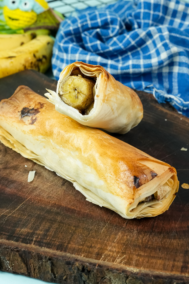 Crispy phyllo banana strudel after baking