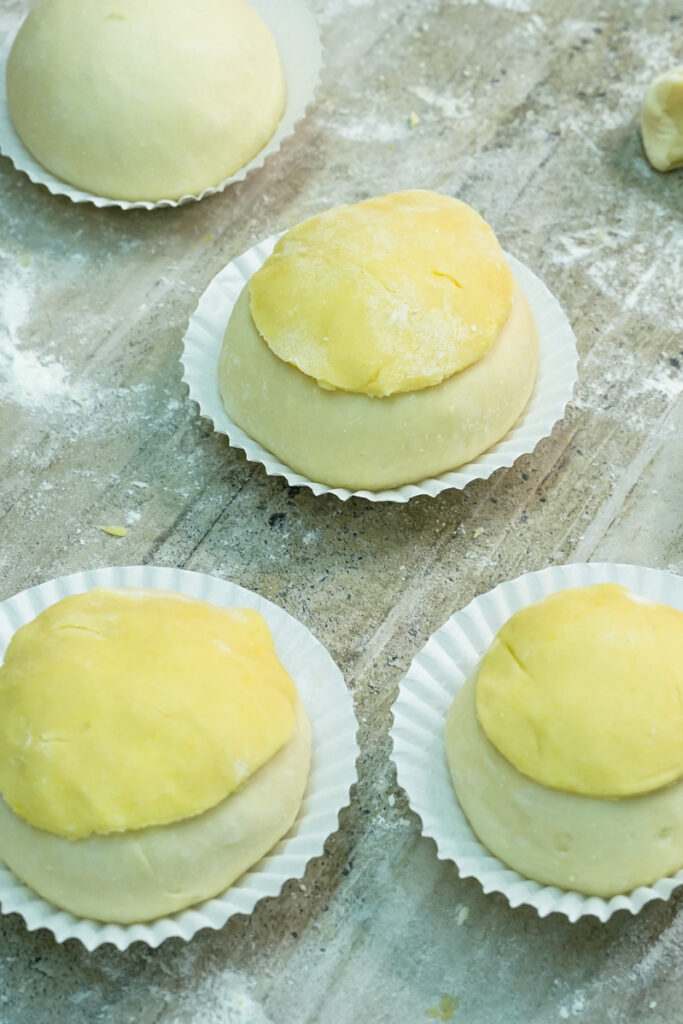 Assembling pineapple buns with cookie topping layer