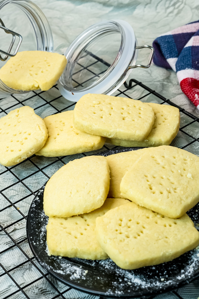 Baked shortbread cookies with glass jar on wire cooling rack