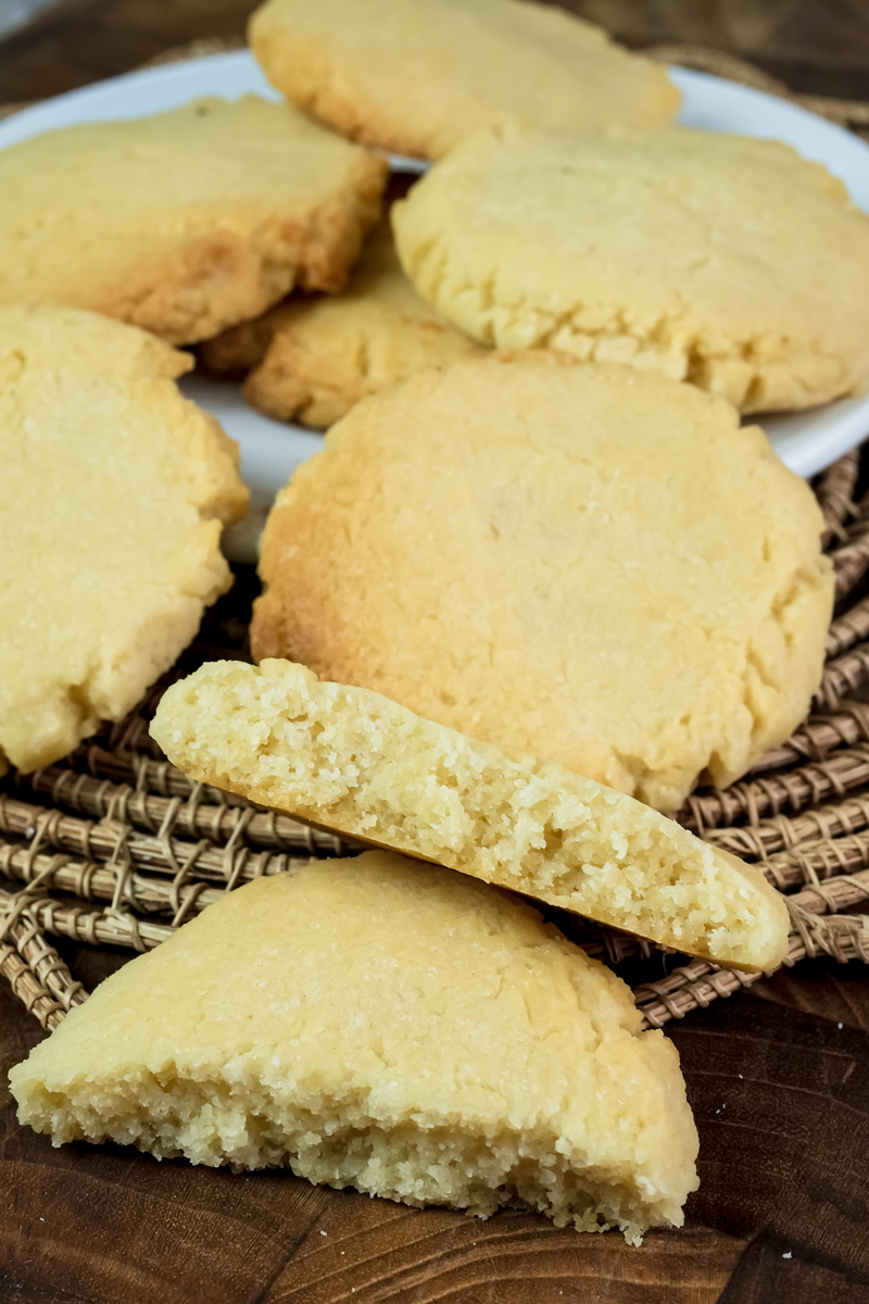 Final milk cookies ready to serve on wooden board