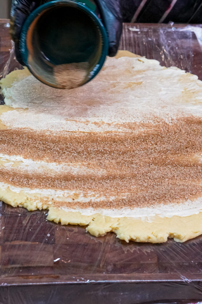 Sprinkling a mixture of brown sugar and cinnamon over the cream cheese layer