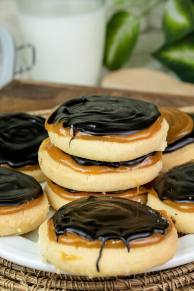 Close-up of finished Twix cookies with caramel and chocolate layers