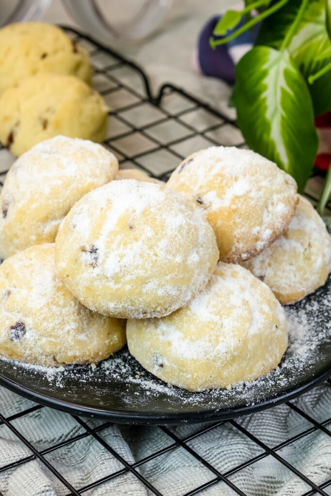 Close-up of powdered sugar dusted Mexican wedding cookies on serving plate